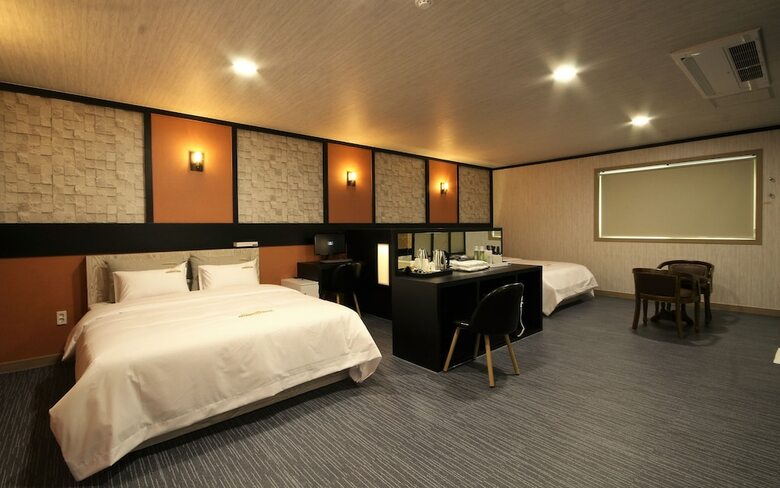 Goldenroot Hotel In Gimhae