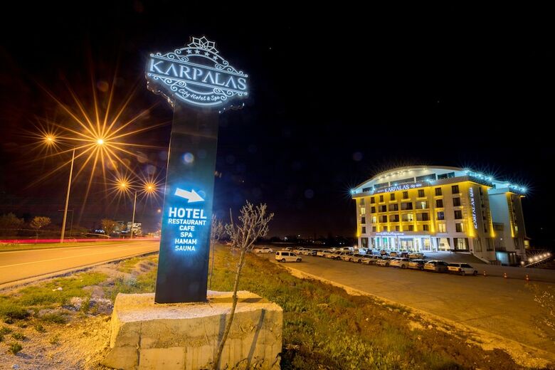 Karpalas City Hotel & Spa