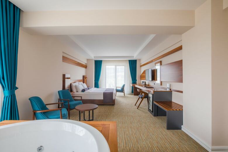 Karpalas City Hotel & Spa