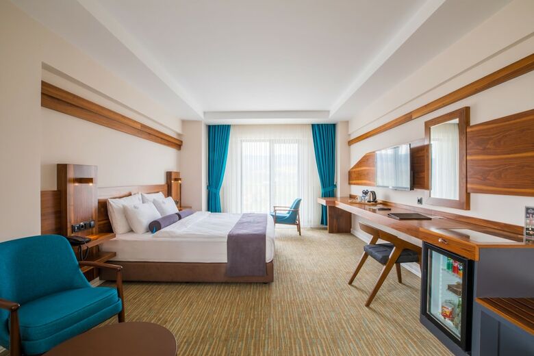Karpalas City Hotel & Spa