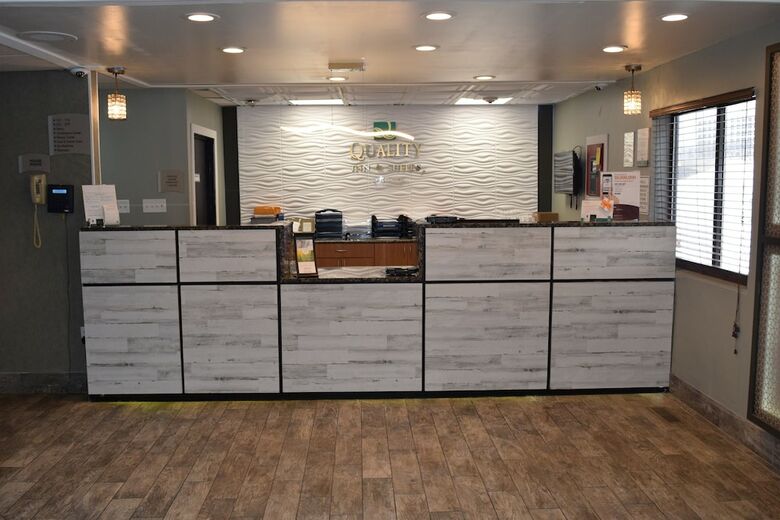 Hotel Quality Inn & Suites
