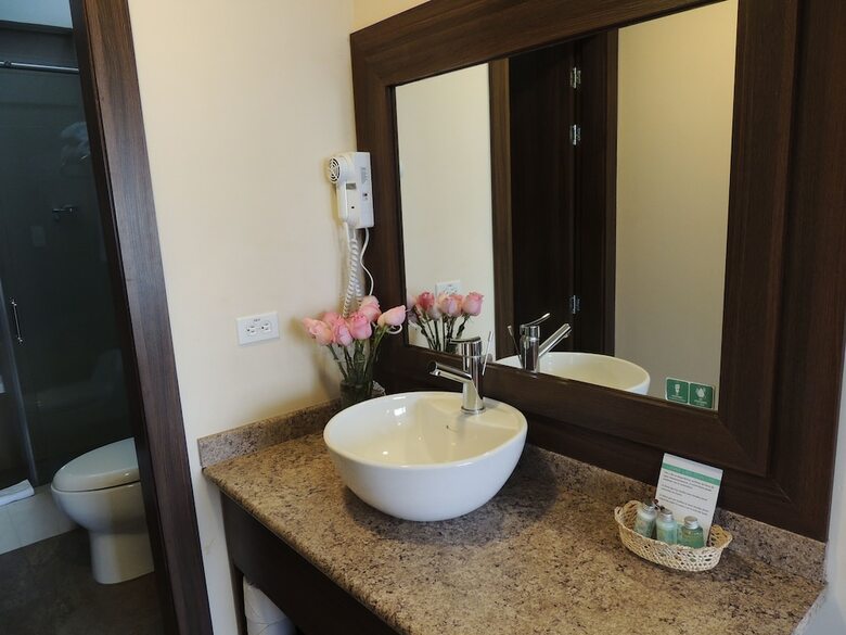 Quindeloma Art Hotel And Gallery