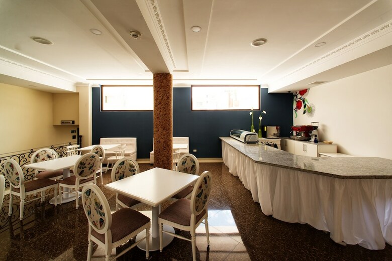 Quindeloma Art Hotel And Gallery
