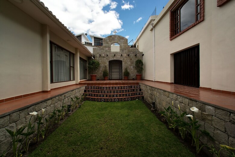 Quindeloma Art Hotel And Gallery