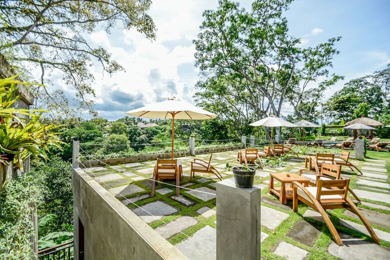 The Pandora Hotel