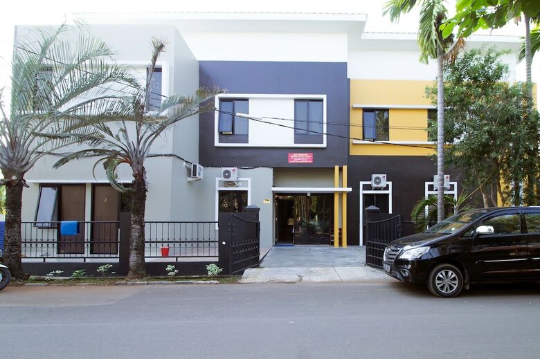 Hotel Reddoorz @ Pulo Gebang