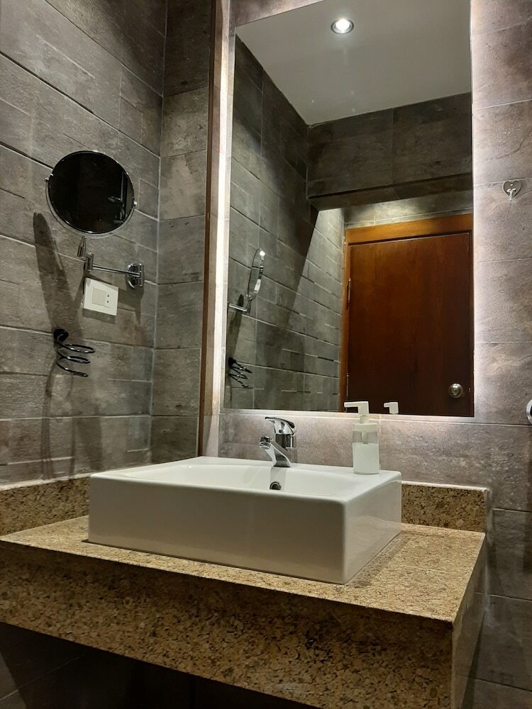 Hotel Nakhil Residence