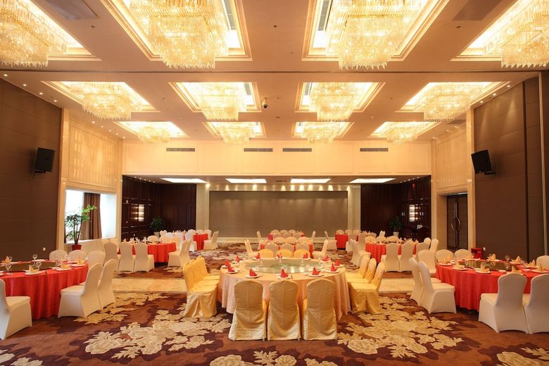 Noble Crown Hotel