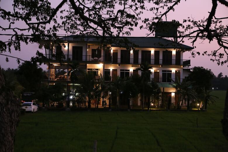 Serene Park Hotel