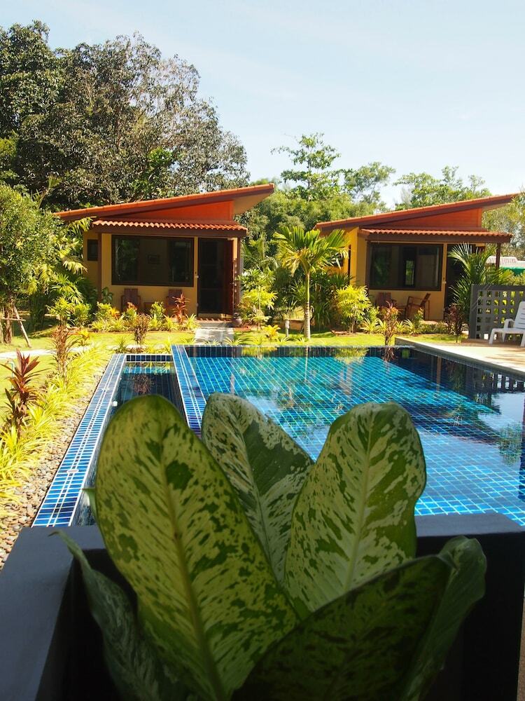 Hotel At Bangsak Resort