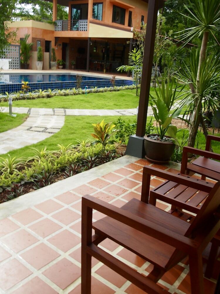 Hotel At Bangsak Resort
