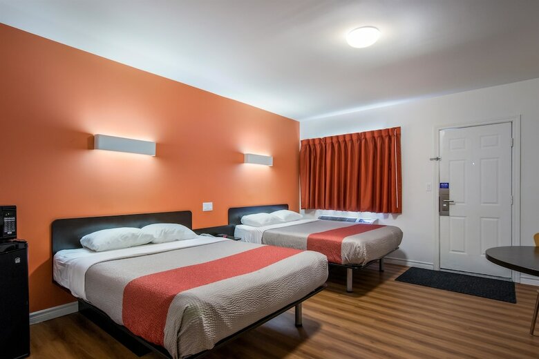 Motel 6 Sudbury, On