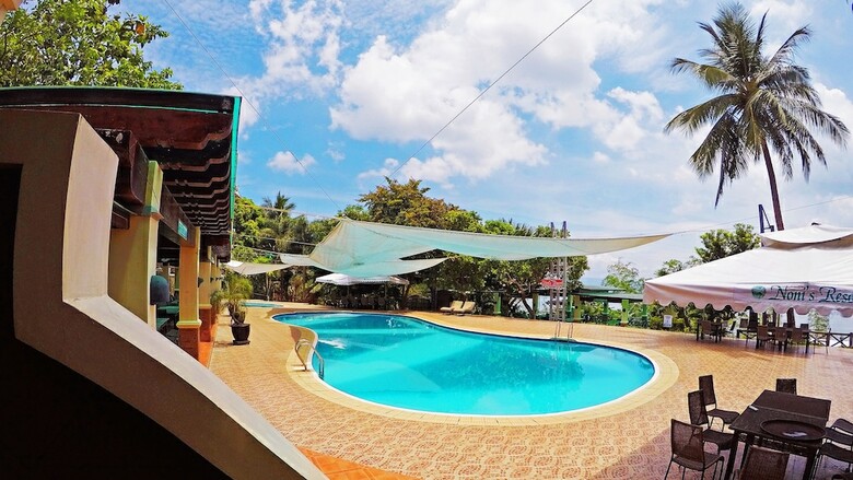 Hotel Noni's Resort