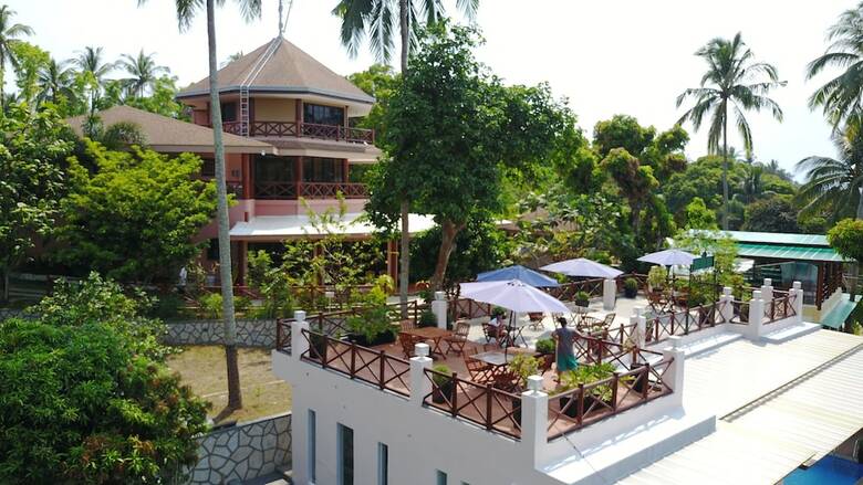 Hotel Noni's Resort