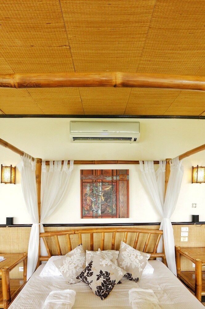 Hotel Noni's Resort
