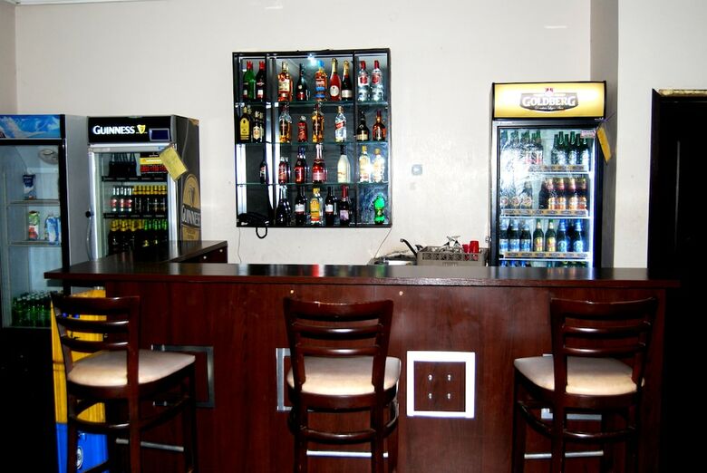 Hotel Grand Inn & Suites