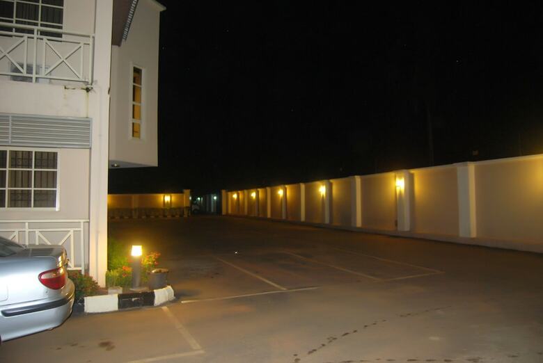 Hotel Grand Inn & Suites