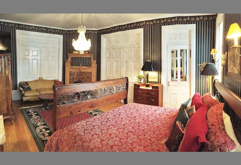 Ellerbeck Mansion Bed & Breakfast