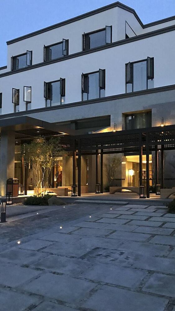 Hotel The Lucid Resort
