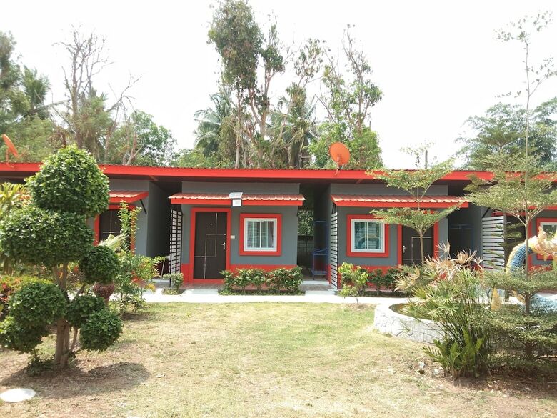 Hotel Raveekan Resort