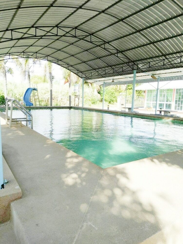 Hotel Raveekan Resort