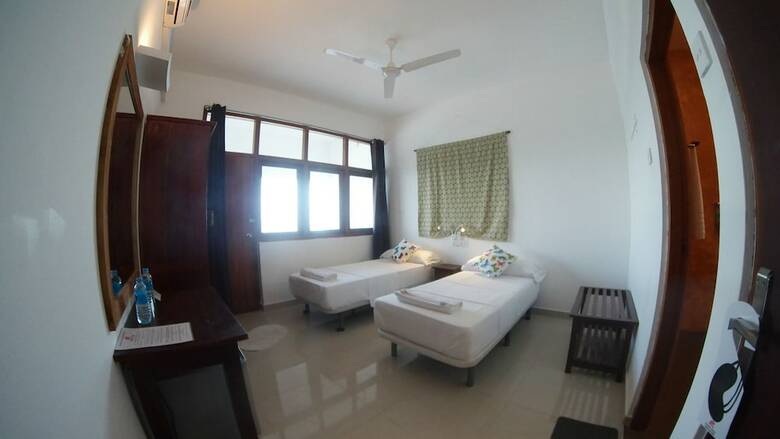 Hotel Coral Seas Beach Hikkaduwa