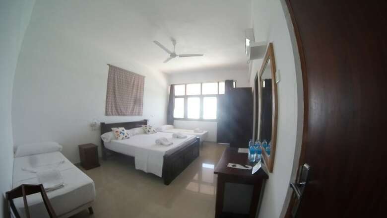 Hotel Coral Seas Beach Hikkaduwa