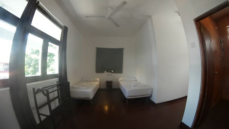 Hotel Coral Seas Beach Hikkaduwa