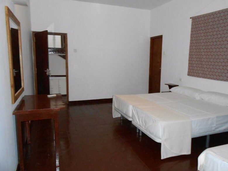 Hotel Coral Seas Beach Hikkaduwa