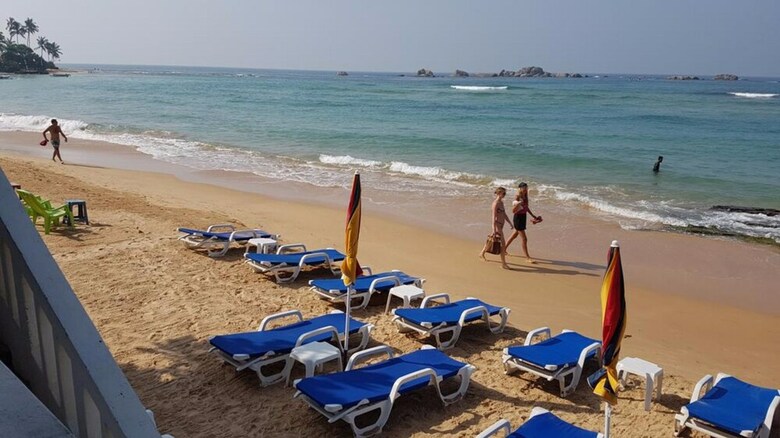 Hotel Coral Seas Beach Hikkaduwa