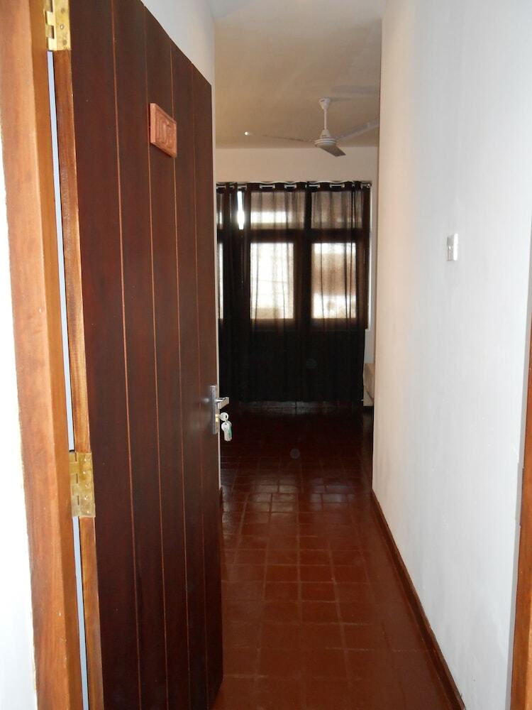 Hotel Coral Seas Beach Hikkaduwa