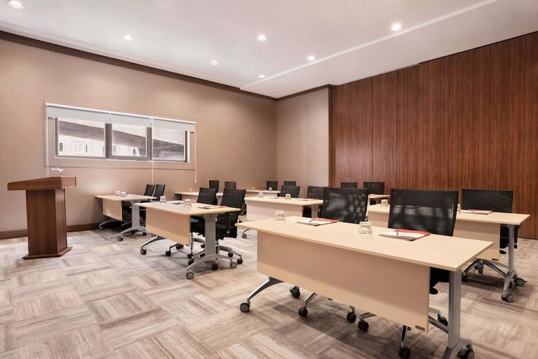 Hotel Ramada By Wyndham Istanbul Alibeykoy