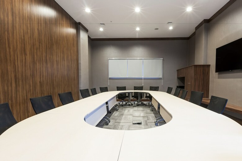 Hotel Ramada By Wyndham Istanbul Alibeykoy