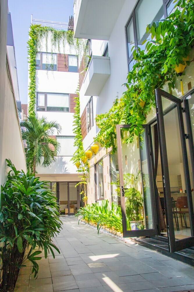 Lucky Danang Hotel & Apartment