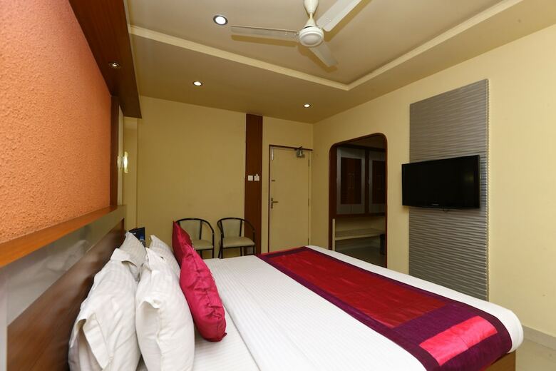Oyo 5319 Hotel Navaratna