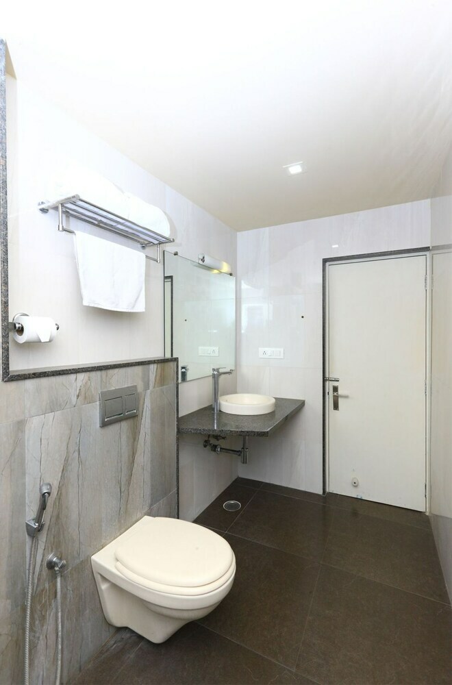Oyo 5319 Hotel Navaratna