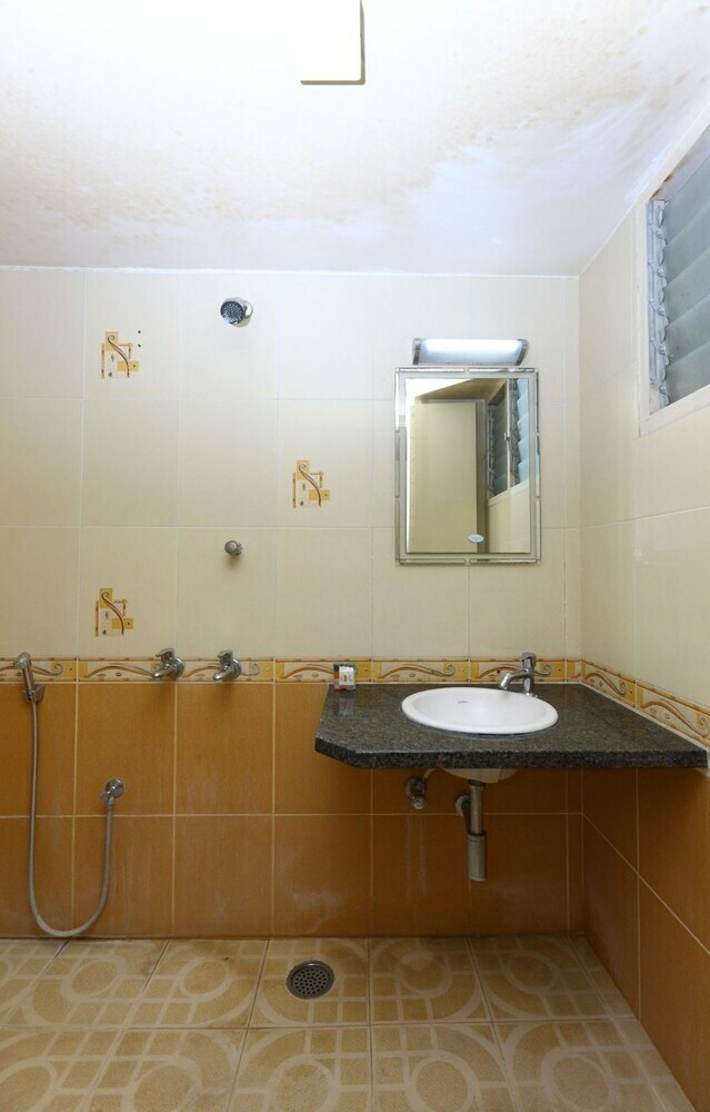 Oyo 5319 Hotel Navaratna