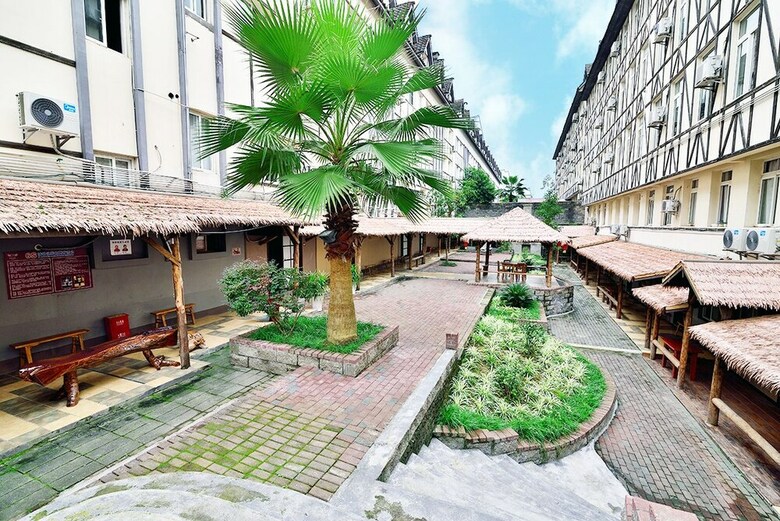 Hostal Village Utopian Hostel