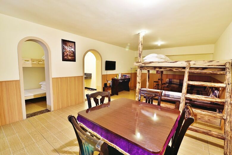 Hostal Village Utopian Hostel