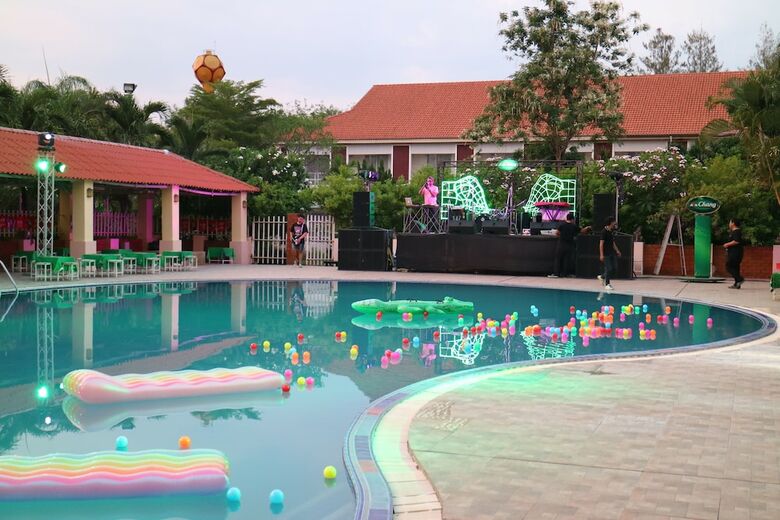 Hotel Homeland Resort