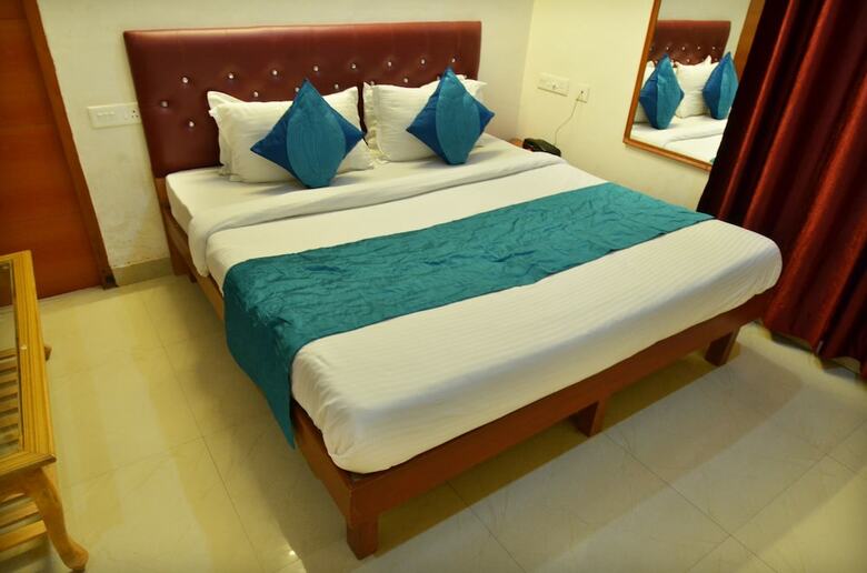 Hotel Oyo 7372 Platinum Inn