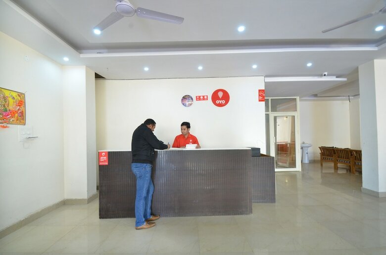 Hotel Oyo 7372 Platinum Inn