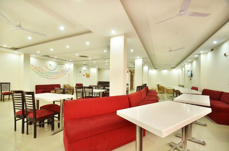 Hotel Oyo 7372 Platinum Inn