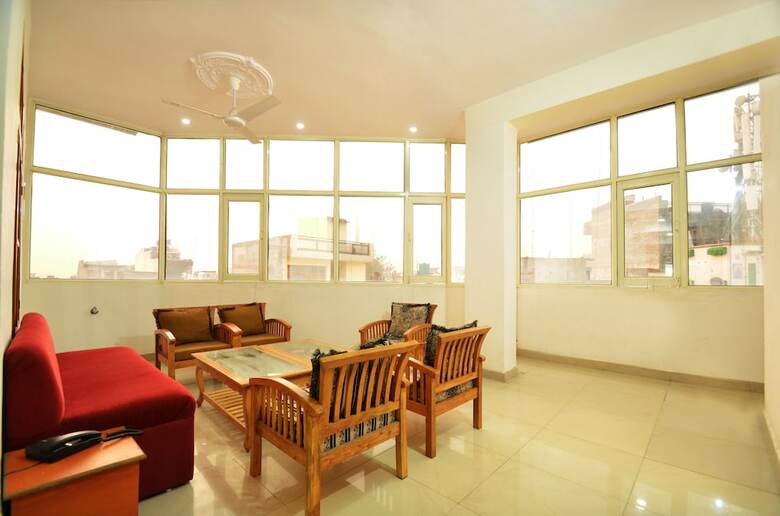 Hotel Oyo 7372 Platinum Inn