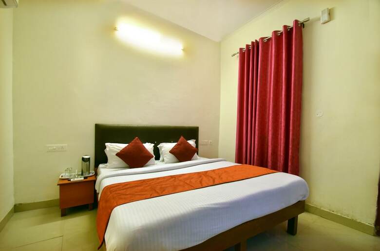 Hotel Oyo 7372 Platinum Inn