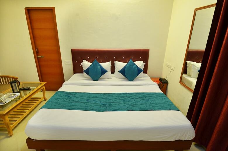 Hotel Oyo 7372 Platinum Inn