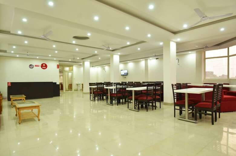Hotel Oyo 7372 Platinum Inn