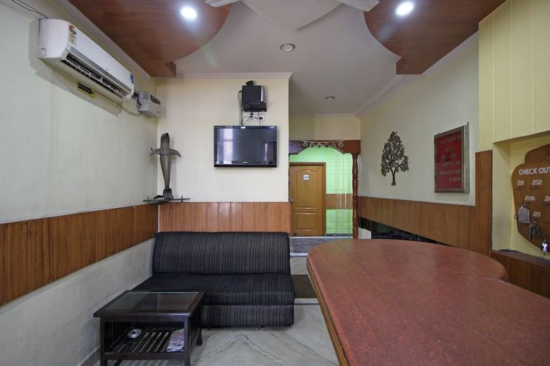 Oyo 7147 Hotel Madhur Regency