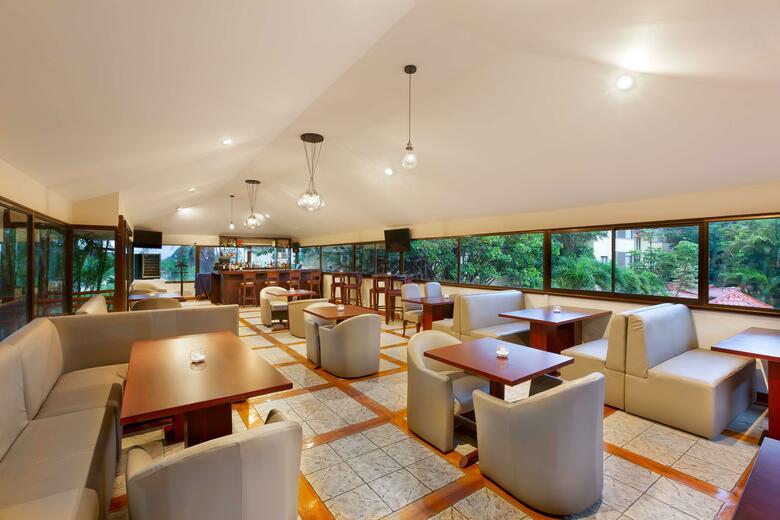 Hotel Country Inn & Suites