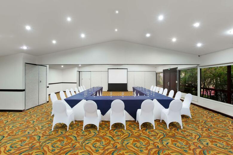 Hotel Country Inn & Suites